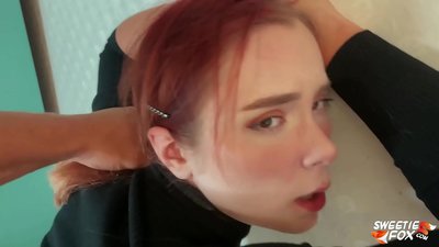Mwanamume Aliyetokwa Mdomoni na Pussy Mtiifu Wenye kichwa chekundu na Cum on Tits