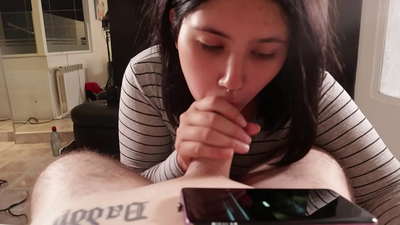 Ninamdhihaki dada yangu wa kambo wakati anatazama Disney [Cum]